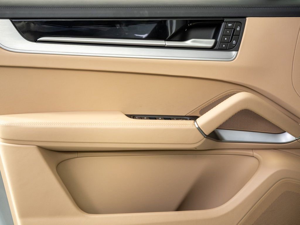 New 2026 Porsche Cayenne Base image 6