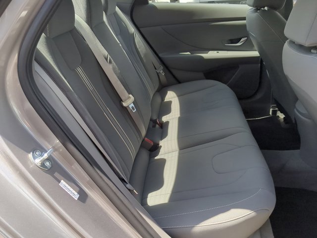 Used 2023 Hyundai Elantra SEL w/ Convenience Package FWD image 19
