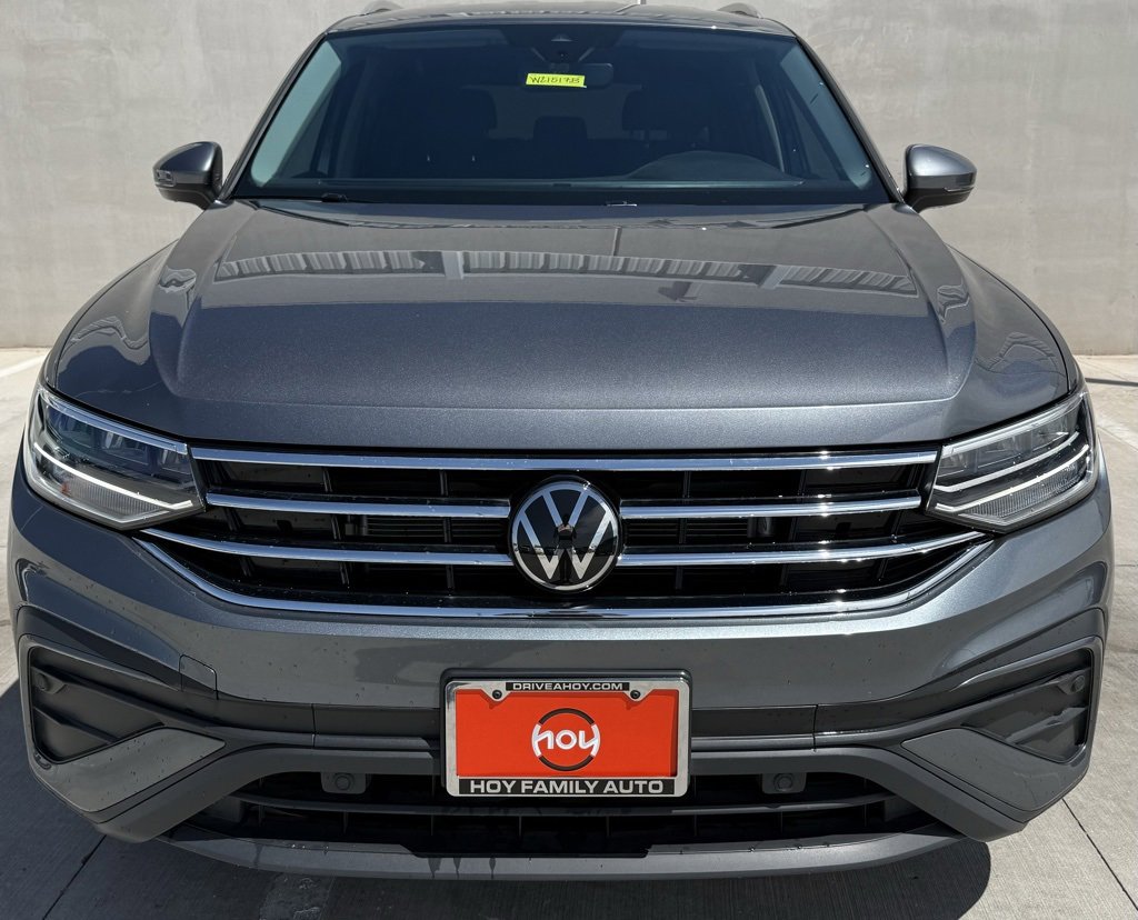 Certified 2024 Volkswagen Tiguan SE image 2