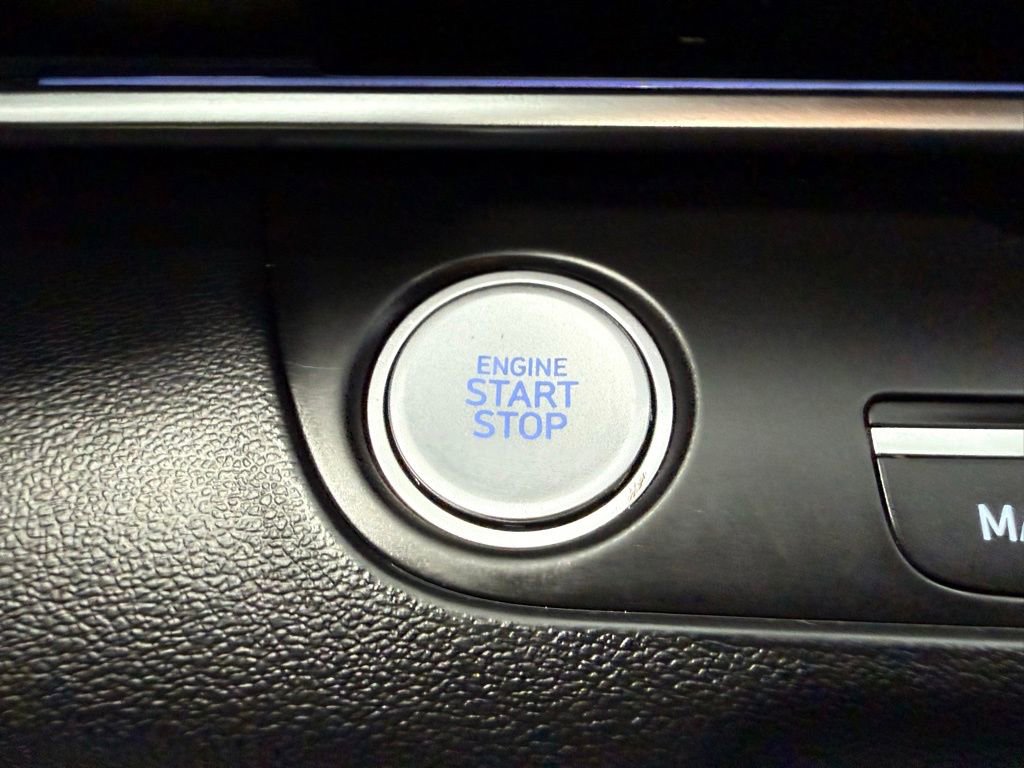 Used 2025 Hyundai Elantra Limited FWD image 39