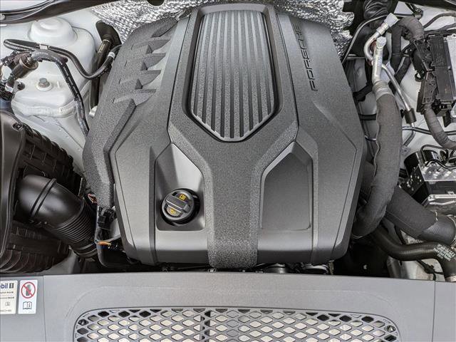 Certified 2025 Porsche Macan image 27