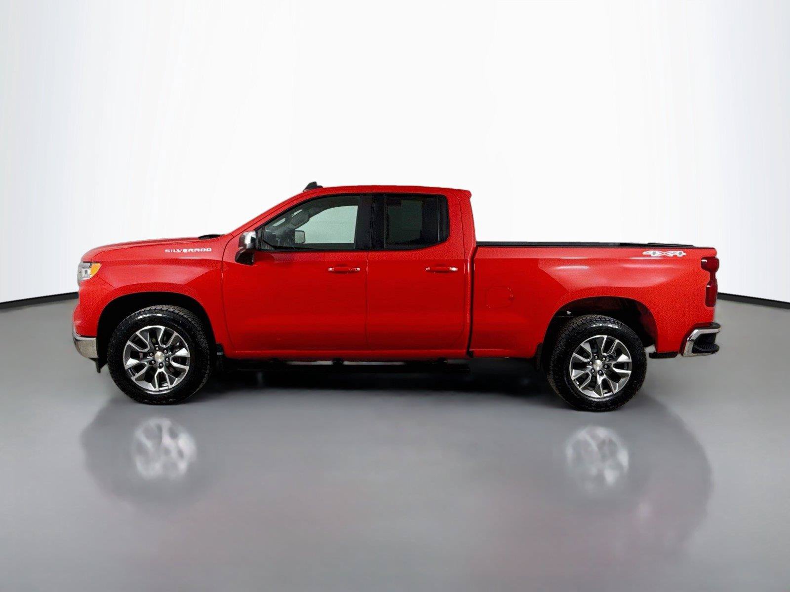 Used 2024 Chevrolet Silverado 1500 LT AWD/4WD image 6