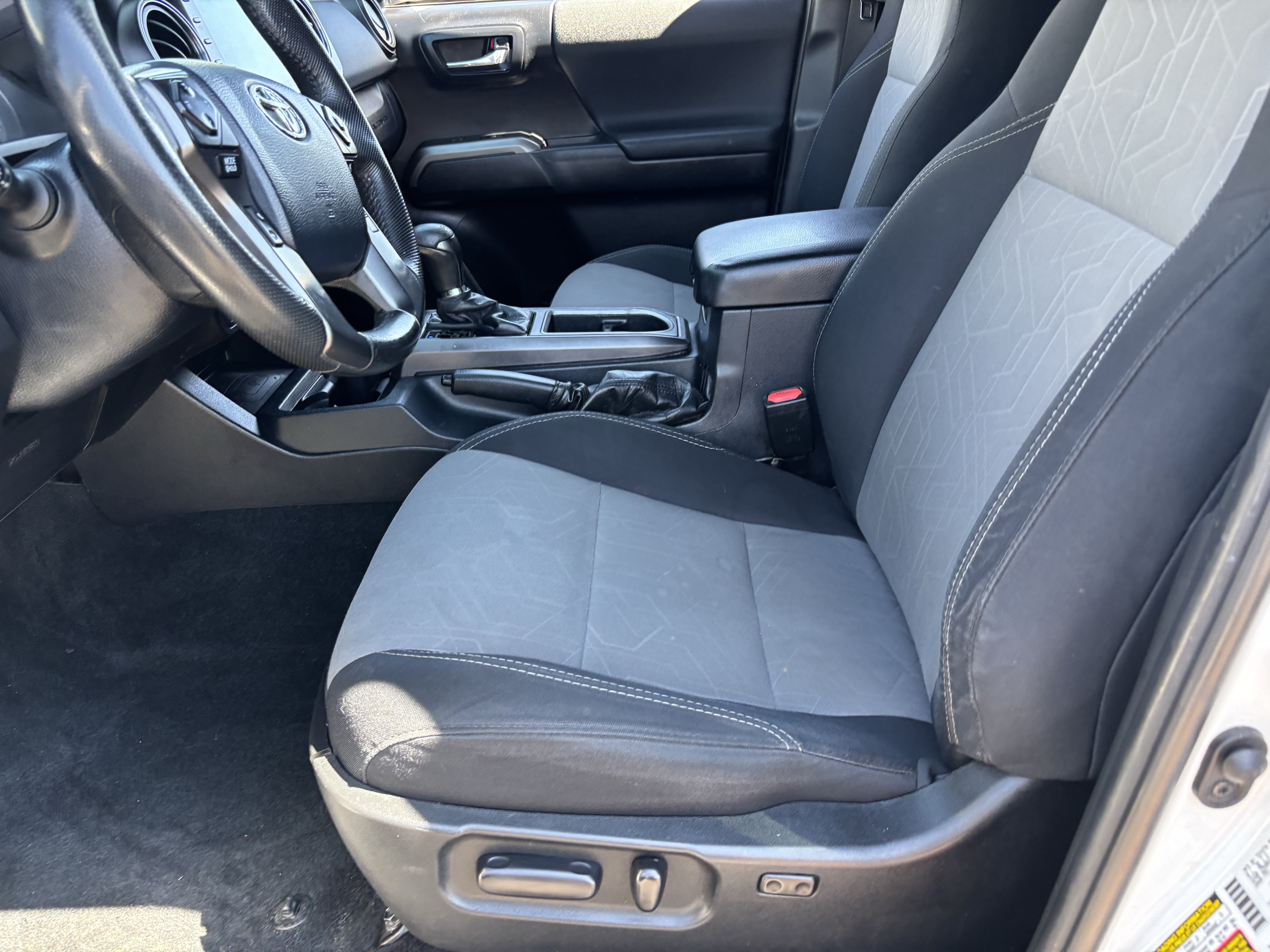 Used 2020 Toyota Tacoma TRD Off-Road AWD/4WD image 17