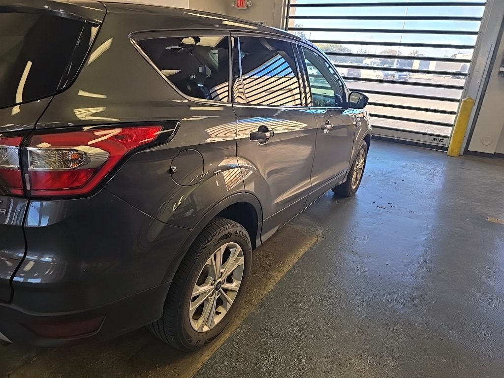 Used 2017 Ford Escape SE AWD/4WD image 4