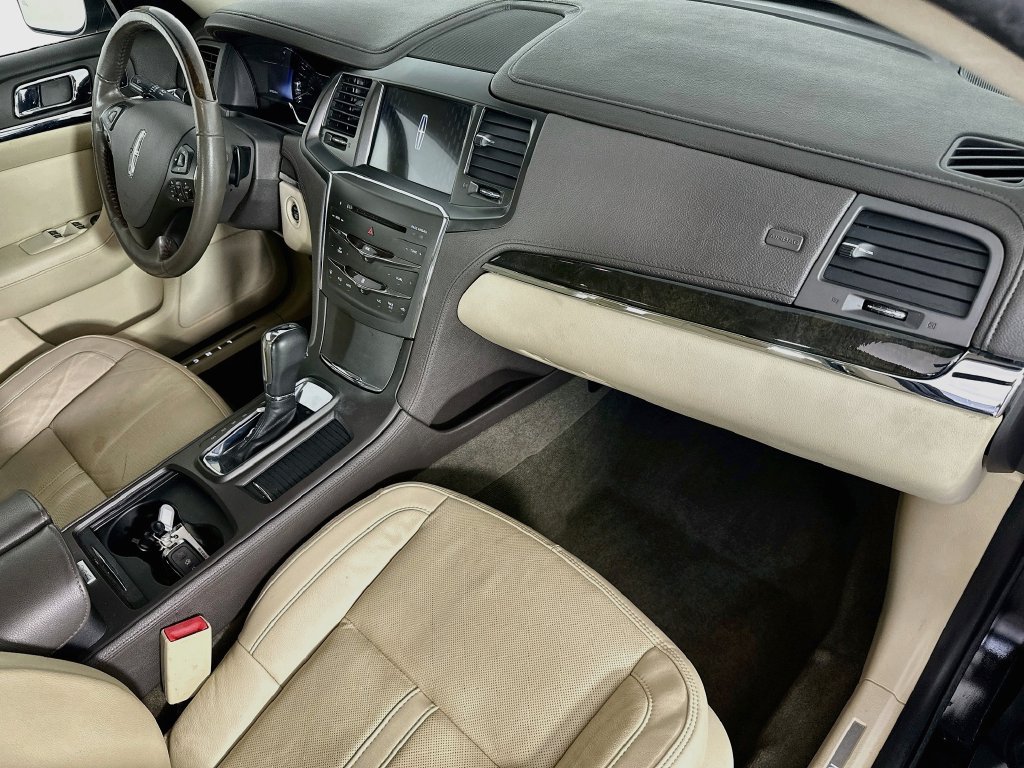 Used 2016 Lincoln MKS AWD image 30