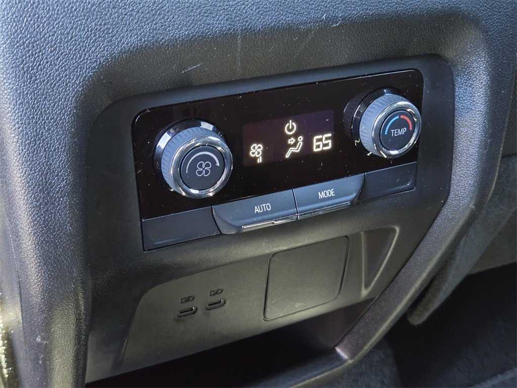 Used 2025 Chevrolet Traverse LT image 16