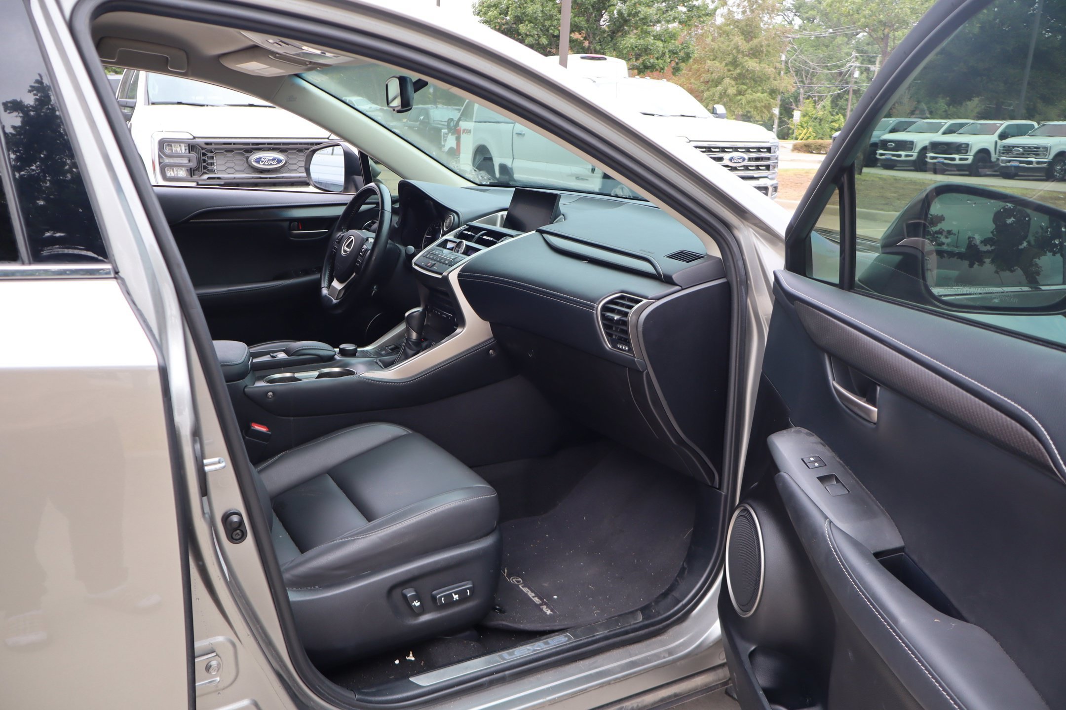 Used 2017 Lexus NX 200t FWD image 31