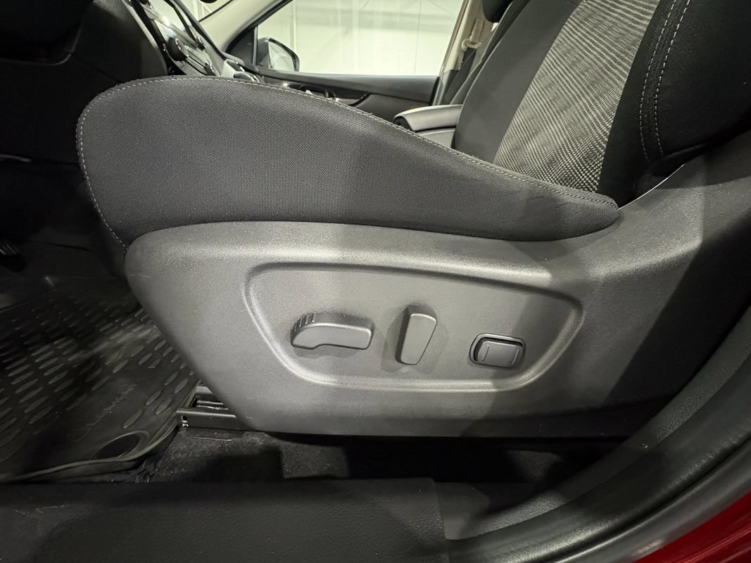 Used 2019 Nissan Rogue Sport SV AWD/4WD image 11