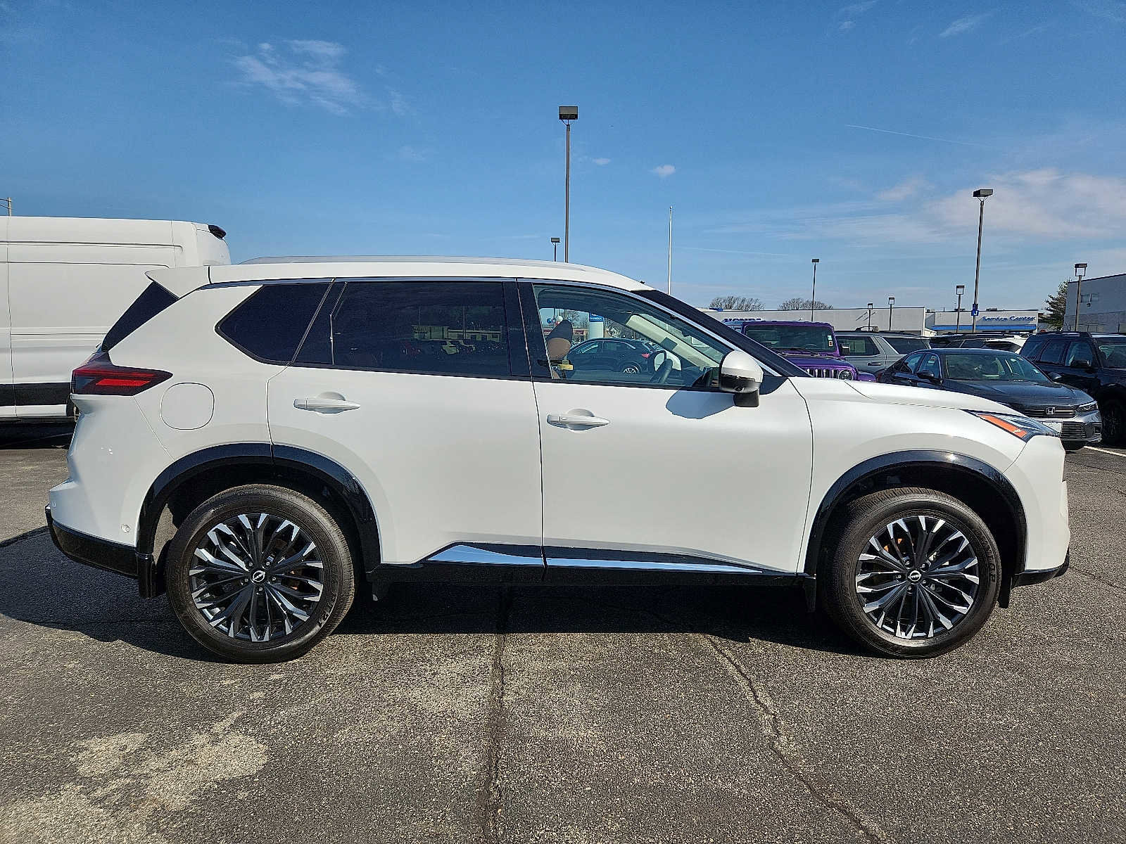 Used 2024 Nissan Rogue Platinum w/ Platinum Premium Package image 7