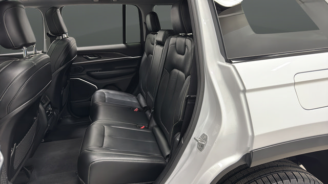 Used 2022 Jeep Grand Cherokee Limited AWD/4WD image 23
