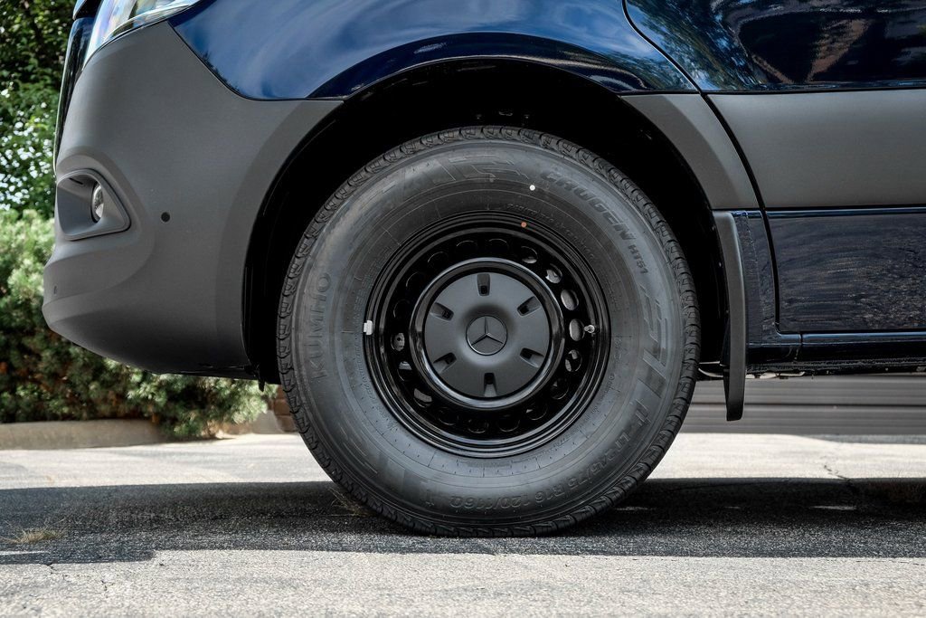 Used 2025 Mercedes-Benz Sprinter 2500 image 4