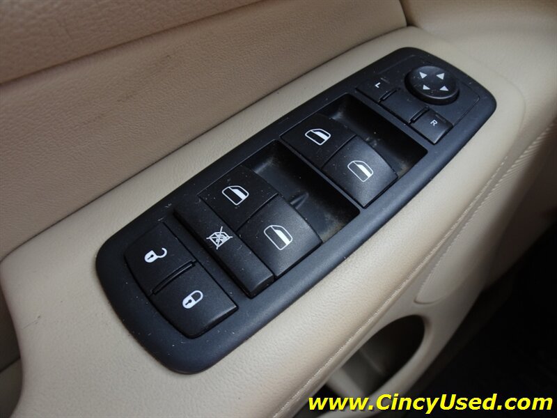 Used 2011 Jeep Grand Cherokee Overland AWD/4WD image 25