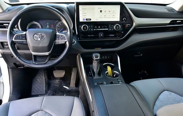 Used 2023 Toyota Highlander Bronze Edition image 19