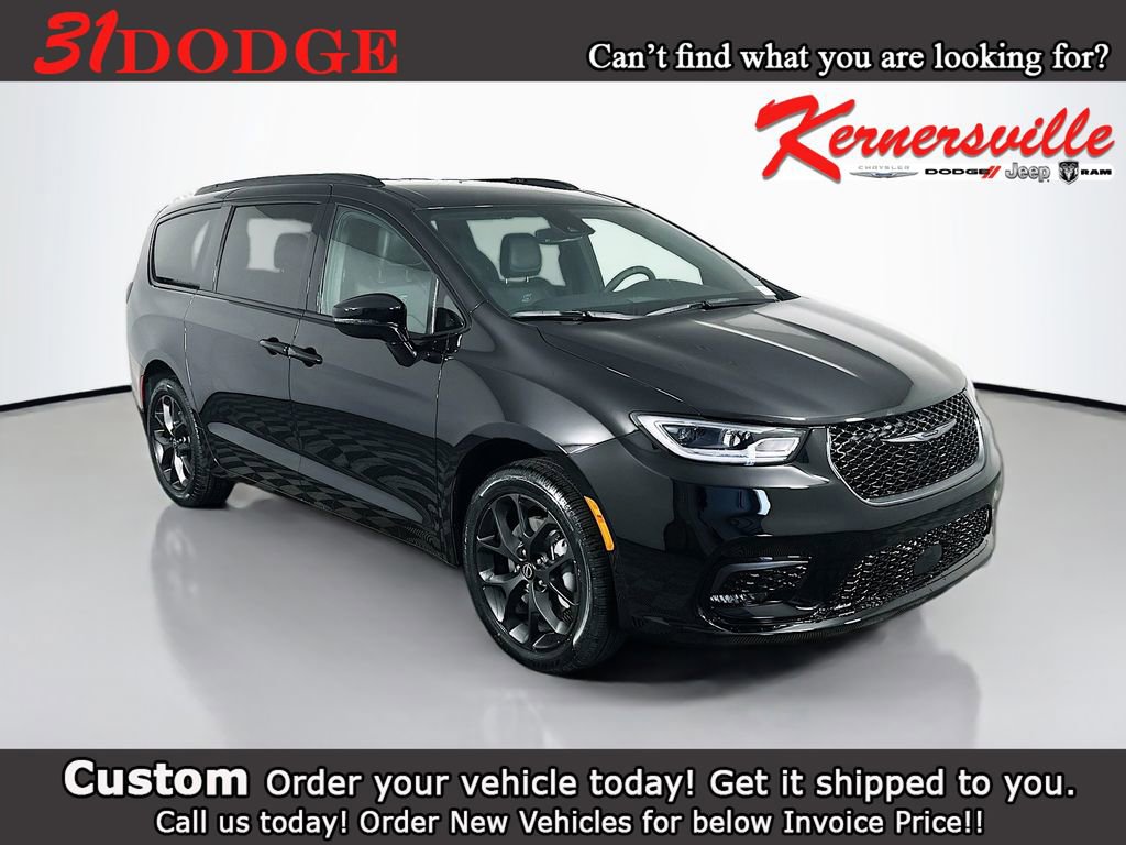 New 2026 Chrysler Pacifica Select image 1