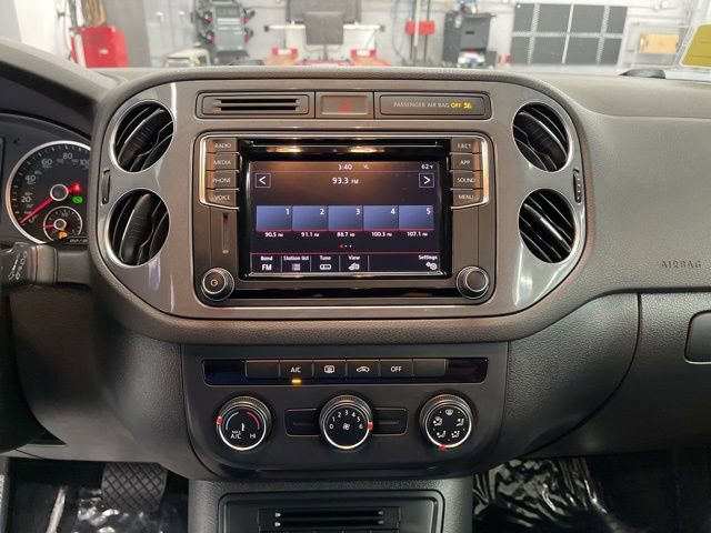 Used 2018 Volkswagen Tiguan Limited w/ Premium Package image 21