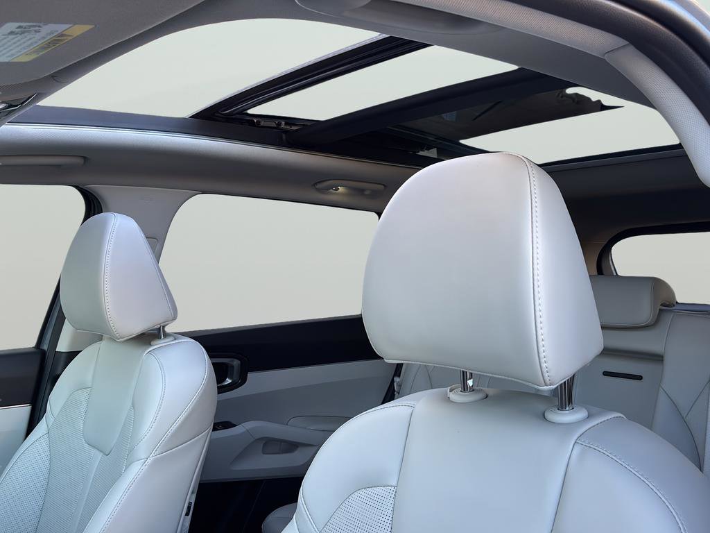 Certified 2025 Kia Sorento S w/ Panoramic Sunroof Package image 15