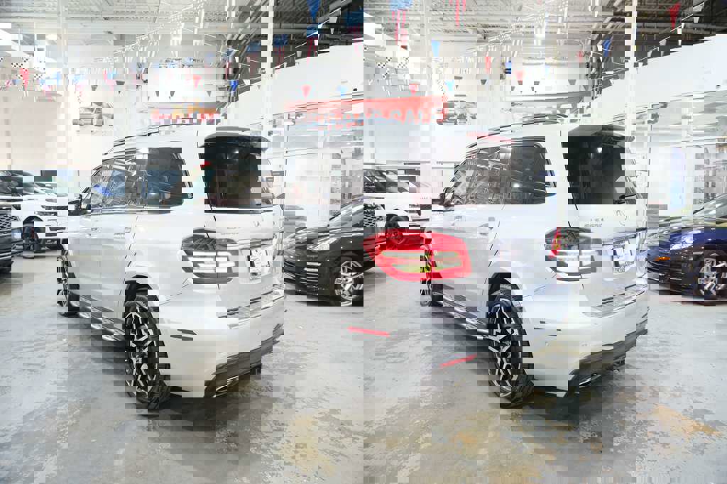 Used 2018 Mercedes-Benz GLS 550 4MATIC w/ Driver Assistance Package image 8