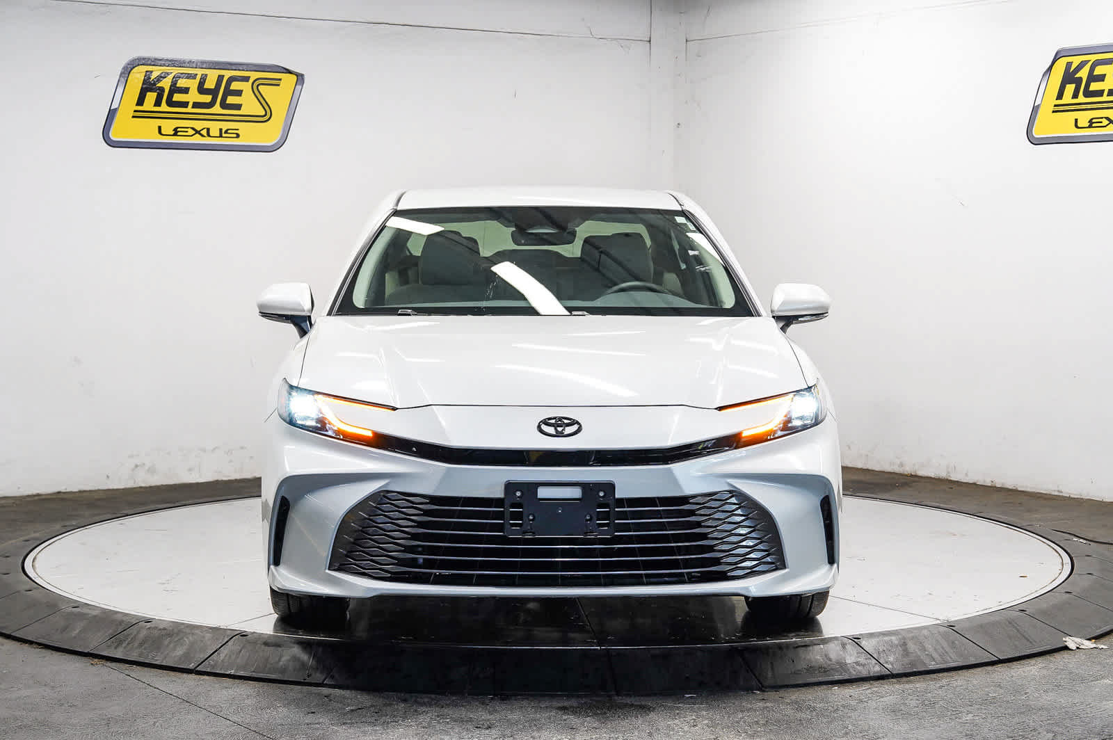 Used 2026 Toyota Camry XLE AWD/4WD image 6