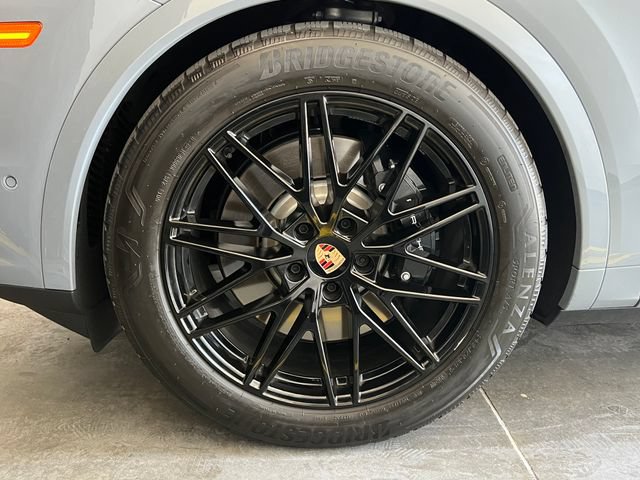 Used 2025 Porsche Cayenne S AWD/4WD image 9