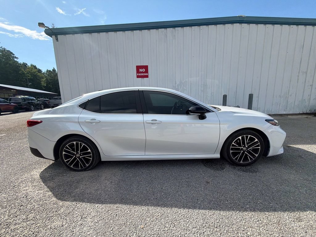 Used 2025 Toyota Camry XLE FWD image 7