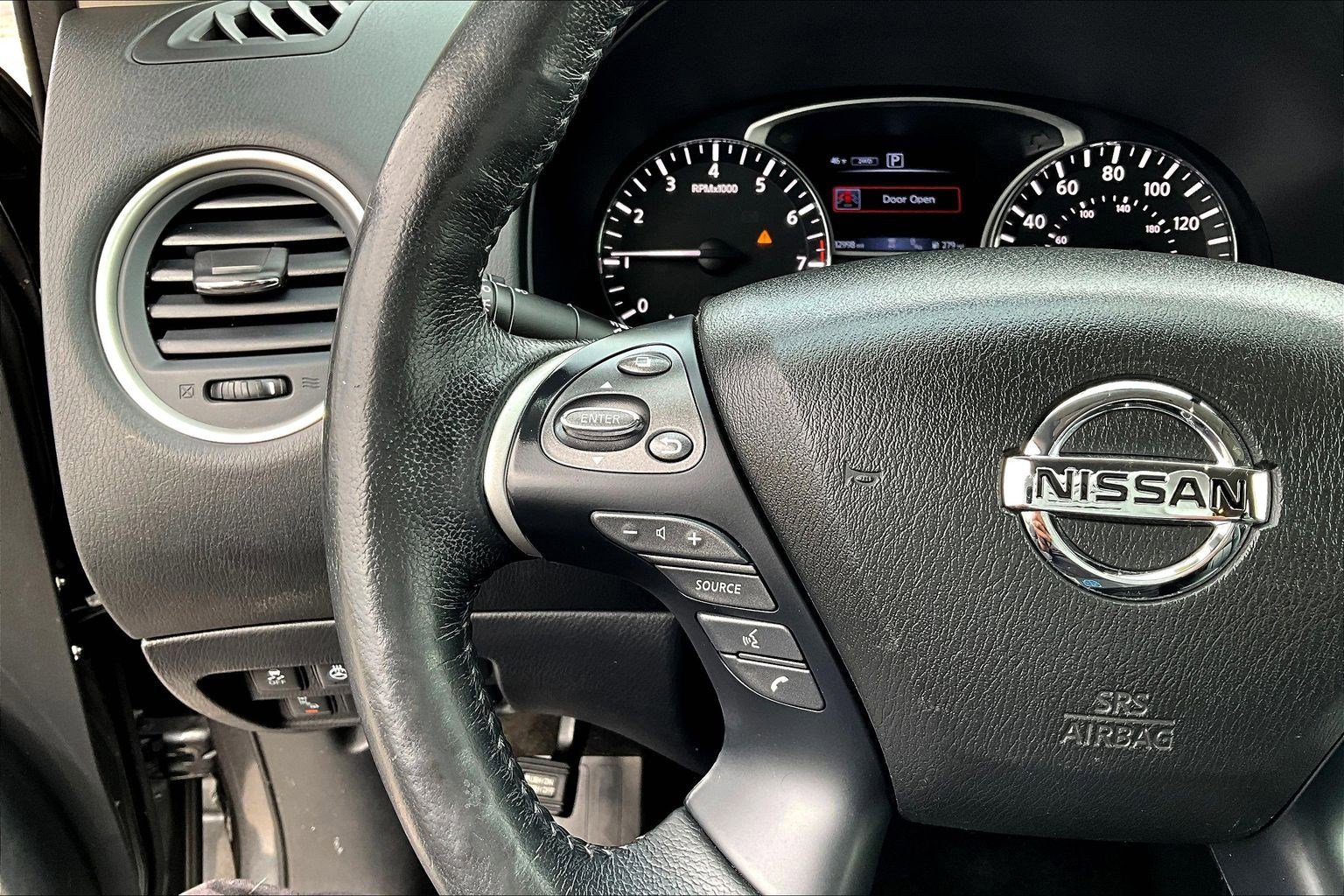 Used 2019 Nissan Pathfinder SL image 11