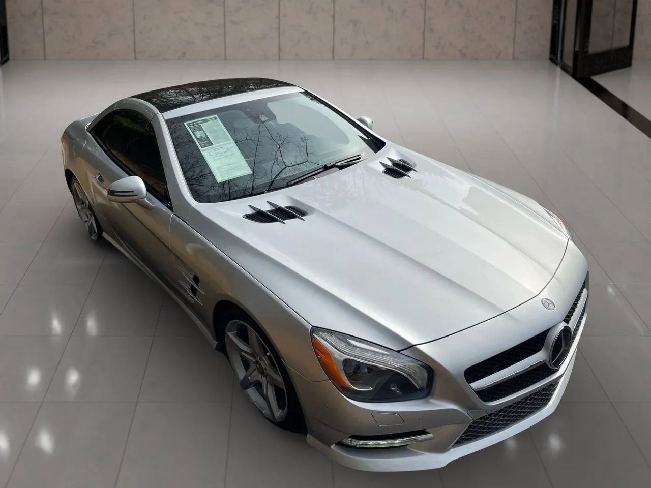 Used 2016 Mercedes-Benz SL 550 w/ Driver Assistance Package image 9