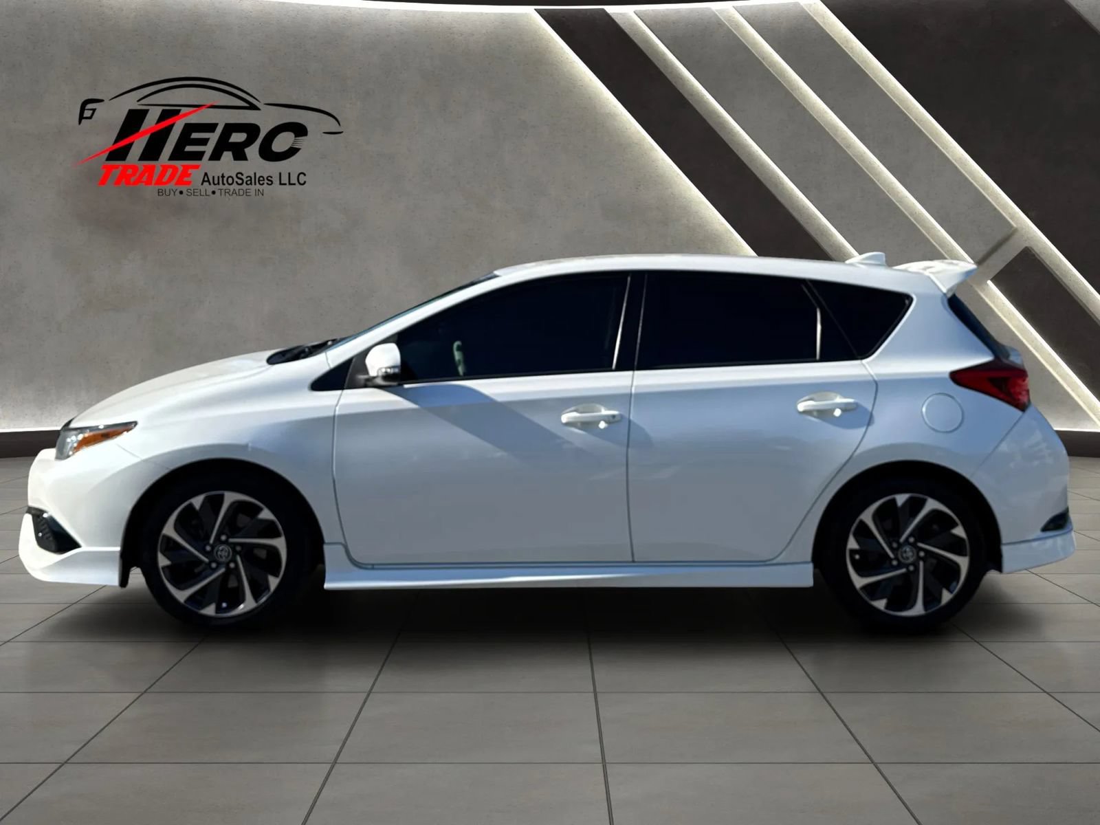 Used 2017 Toyota Corolla iM w/ Carpet Mat Package FWD image 9