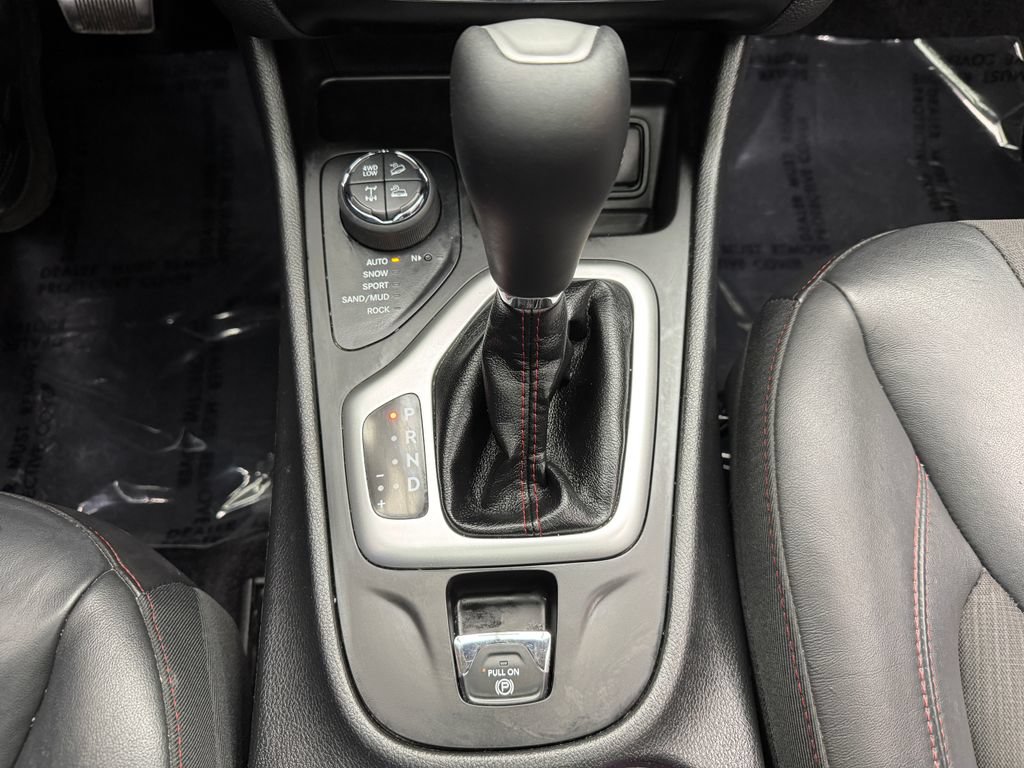 Used 2018 Jeep Cherokee Trailhawk w/ Comfort/Convenience Group AWD/4WD image 20
