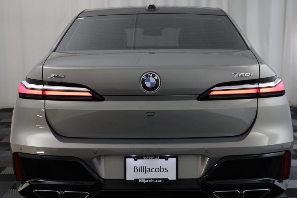 Used 2023 BMW 760i xDrive w/ Parking Assistance Package AWD/4WD image 15