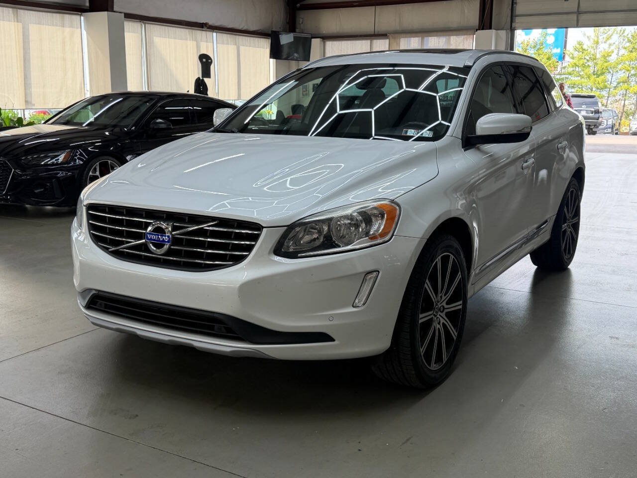Used 2016 Volvo XC60 T6 AWD/4WD image 5