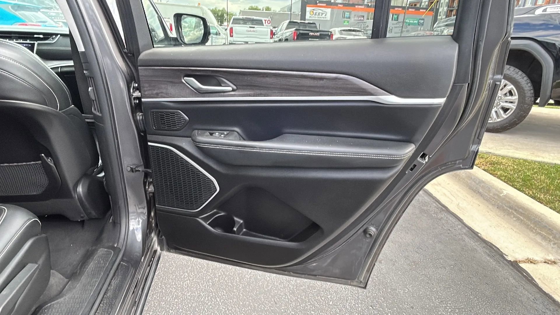 Used 2021 Jeep Grand Cherokee L Limited image 15