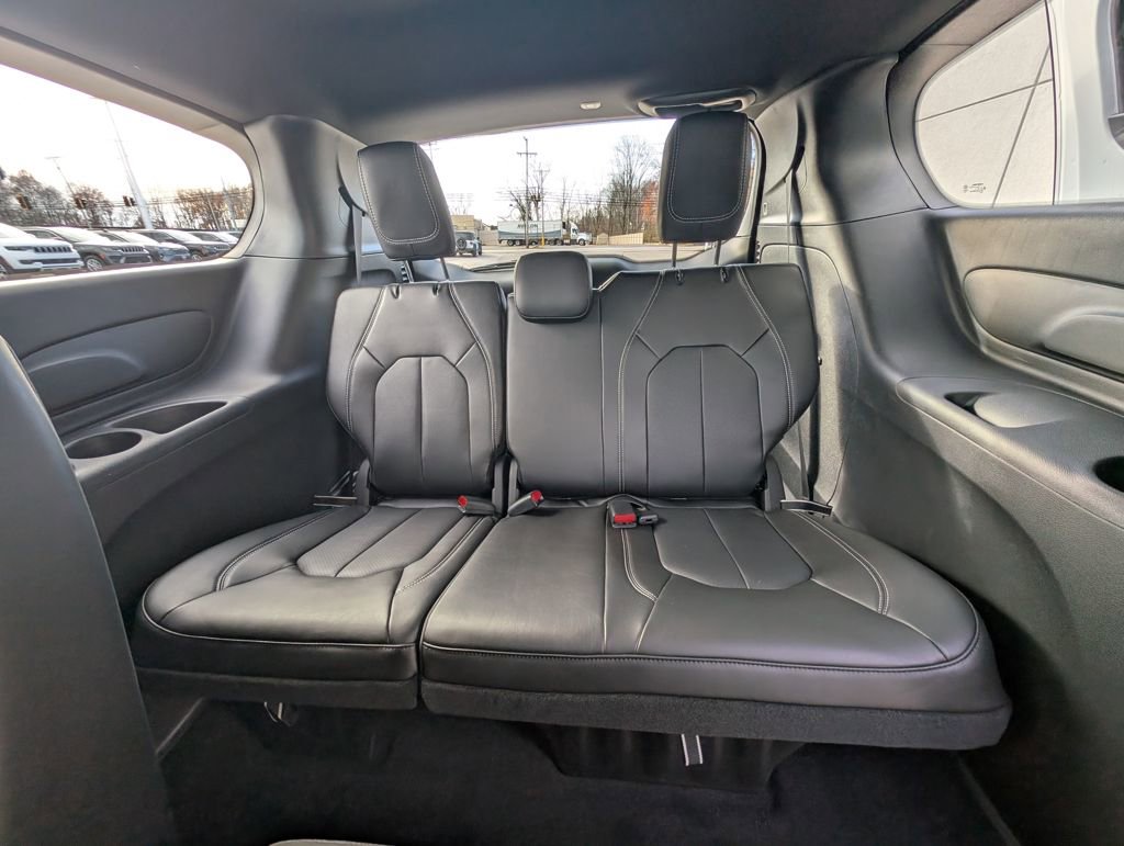 New 2026 Chrysler Pacifica Select image 18