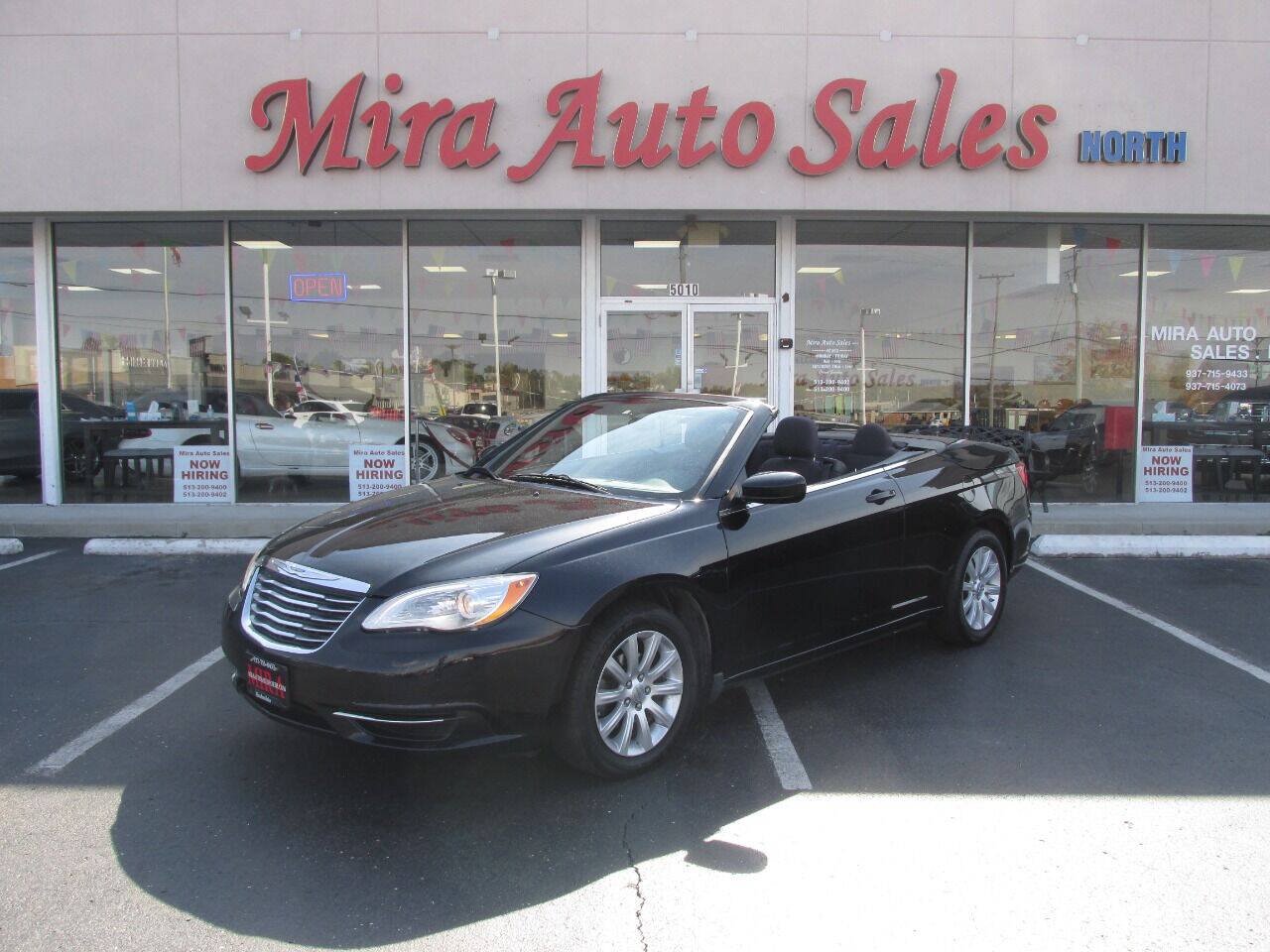 Used 2013 Chrysler 200 Touring FWD image 1