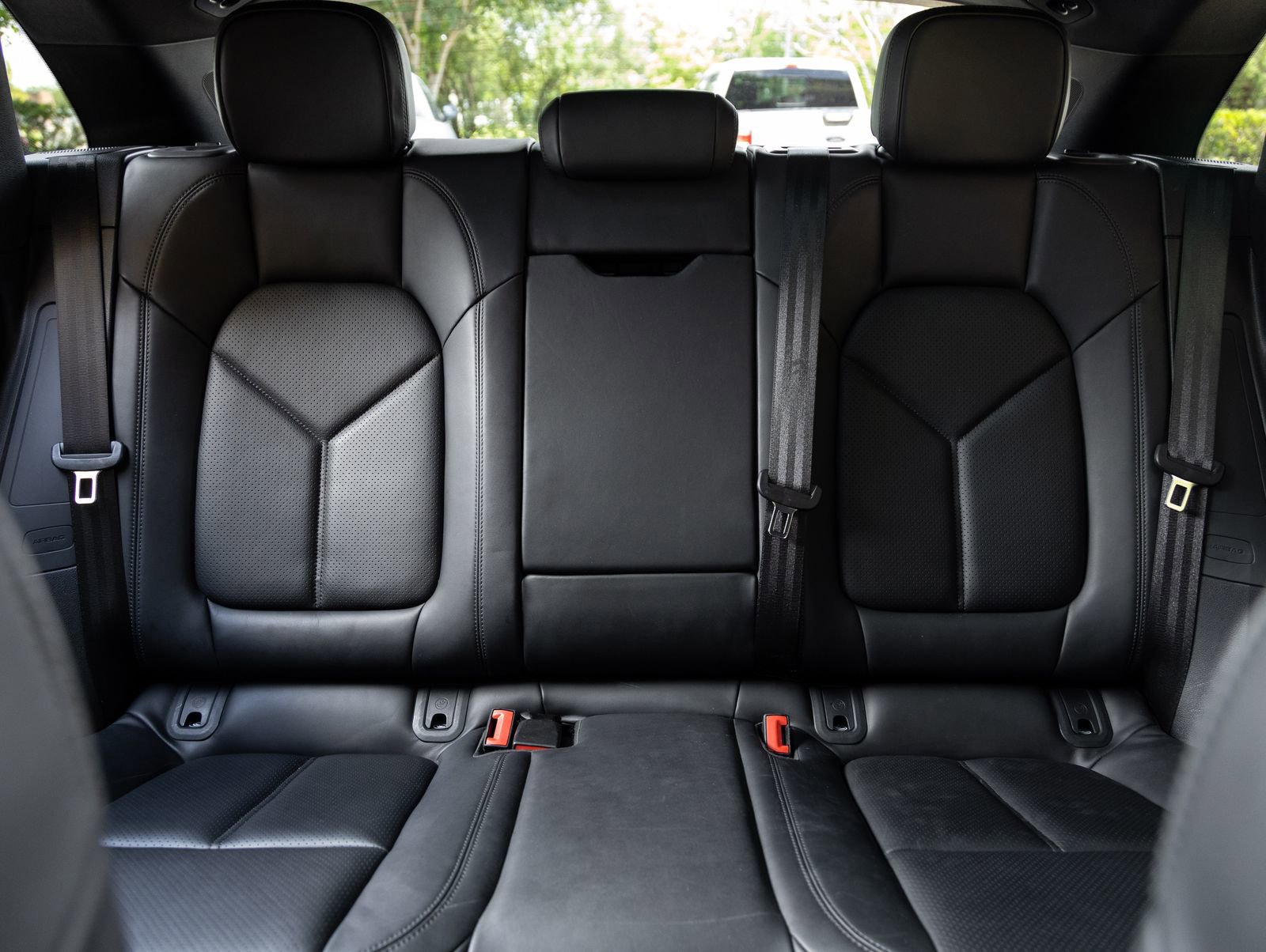 Certified 2023 Porsche Macan AWD/4WD image 28