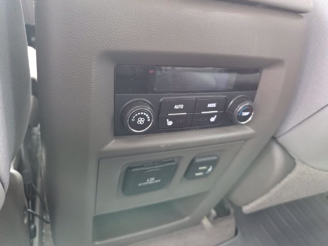 Used 2020 Chevrolet Traverse Premier FWD image 16