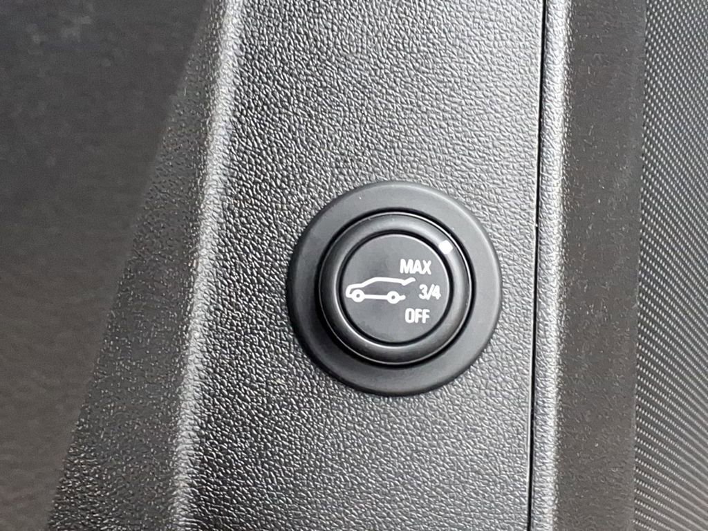 Used 2018 Chevrolet Equinox LT image 12