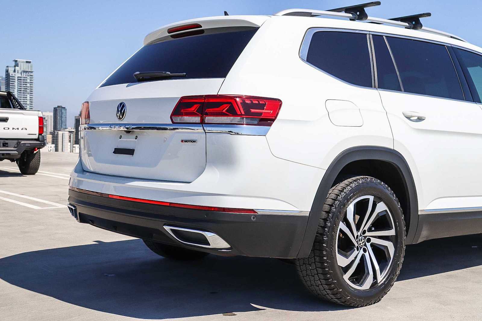 Used 2021 Volkswagen Atlas SEL Premium image 9