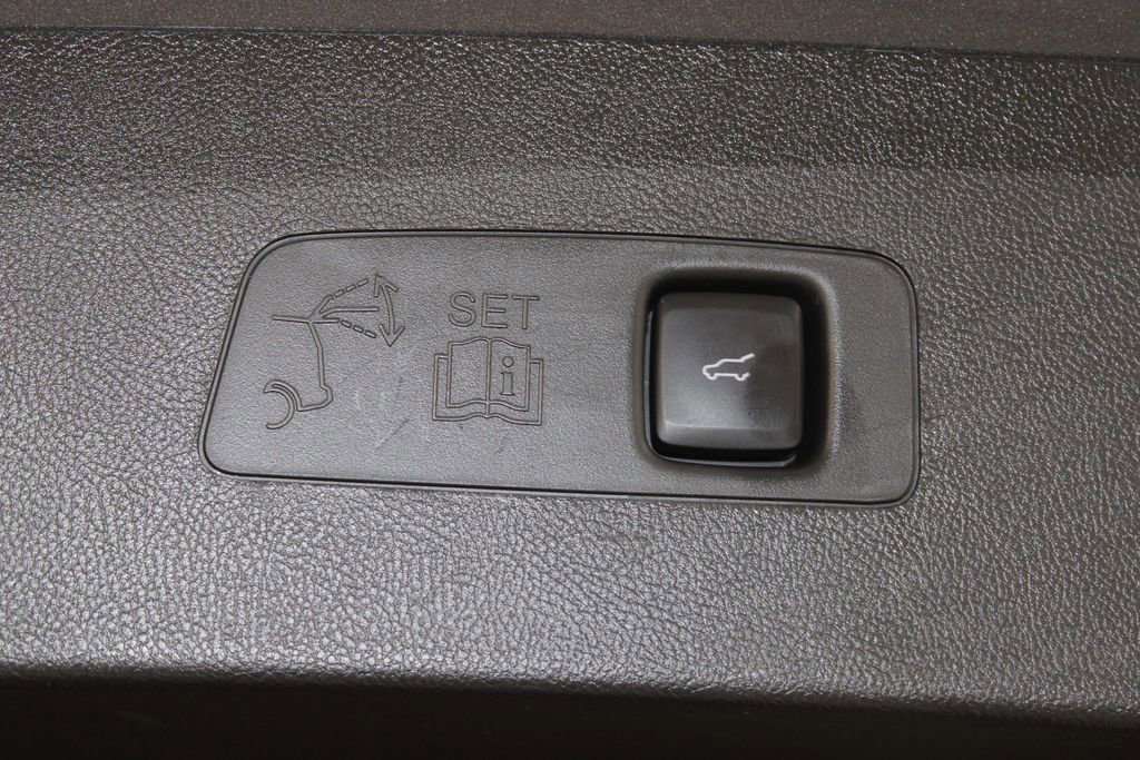 Used 2022 Lincoln Corsair Standard w/ Equipment Group 101A image 16