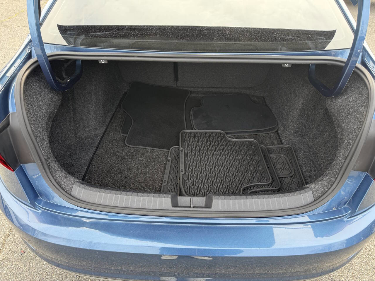 Used 2020 Volkswagen Jetta SEL image 12