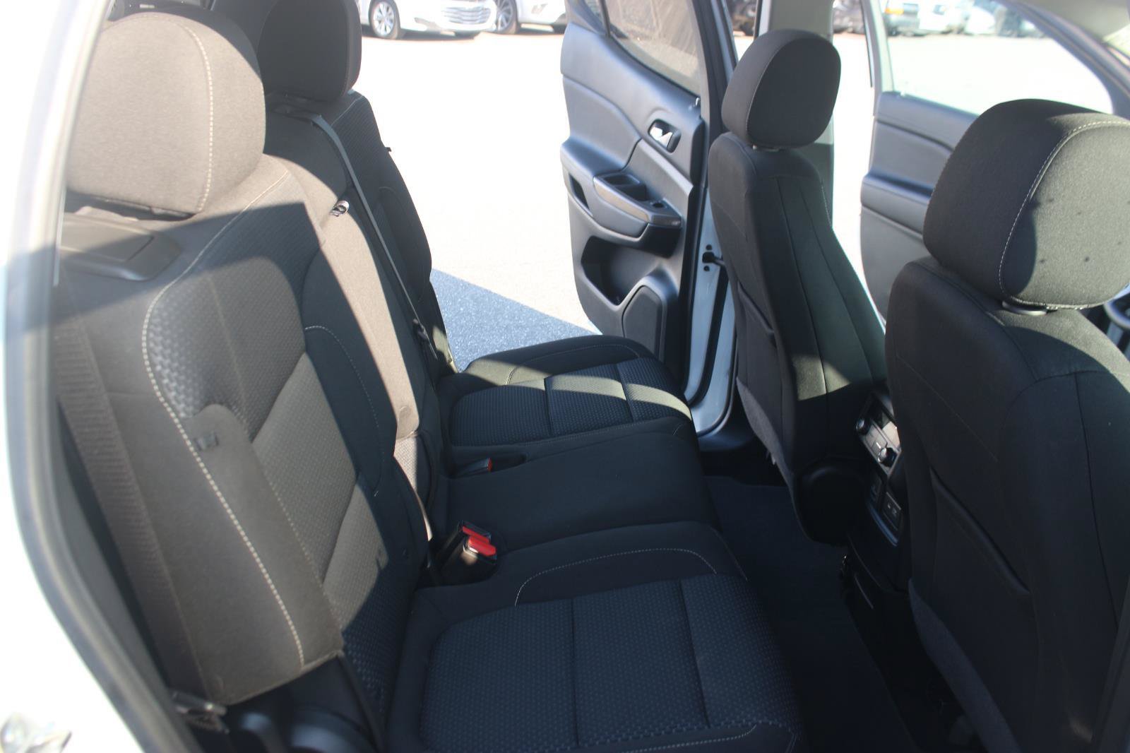 Used 2021 GMC Acadia SLE w/ Driver Convenience Package FWD image 34