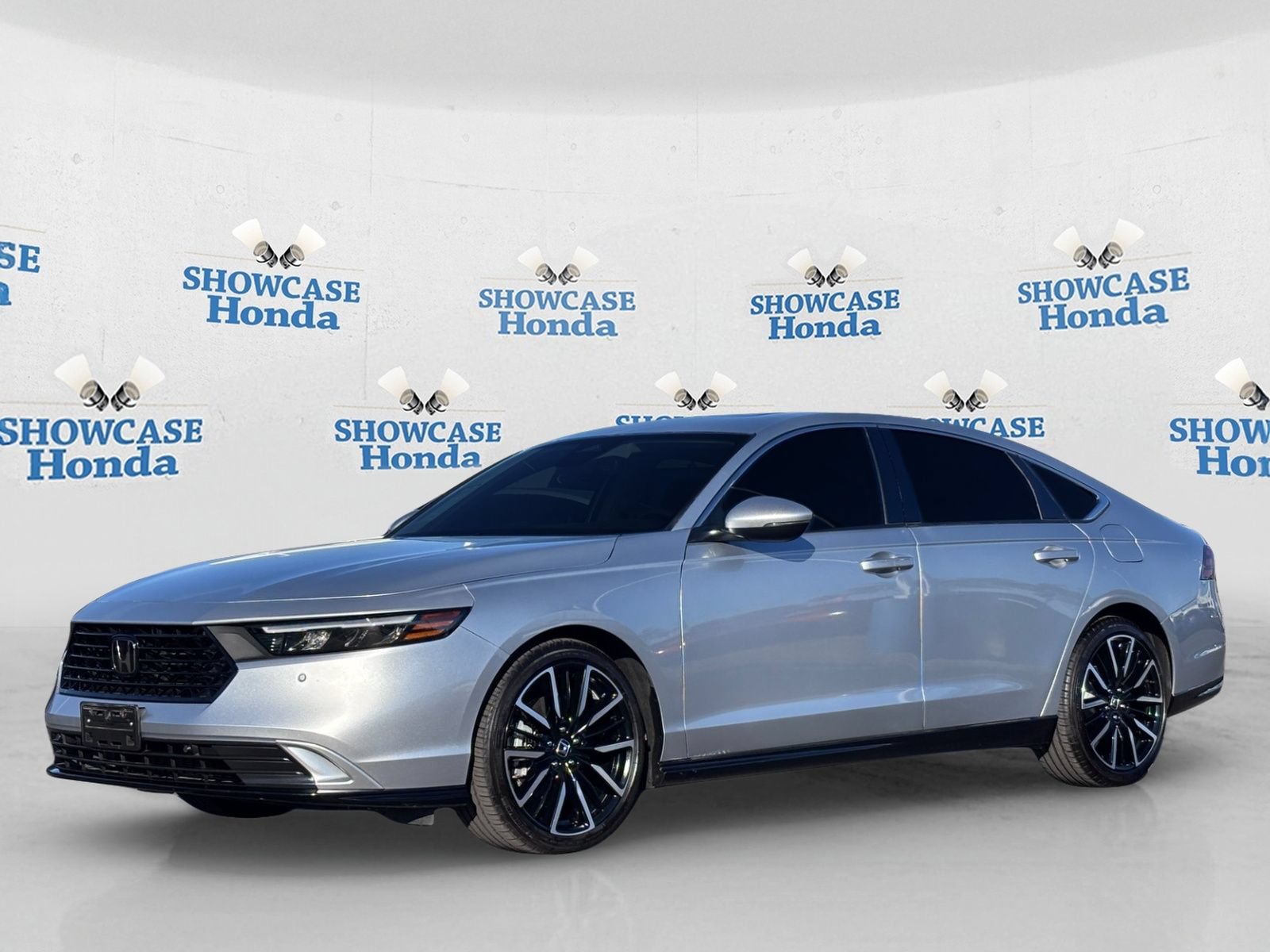Used 2025 Honda Accord Touring image 2