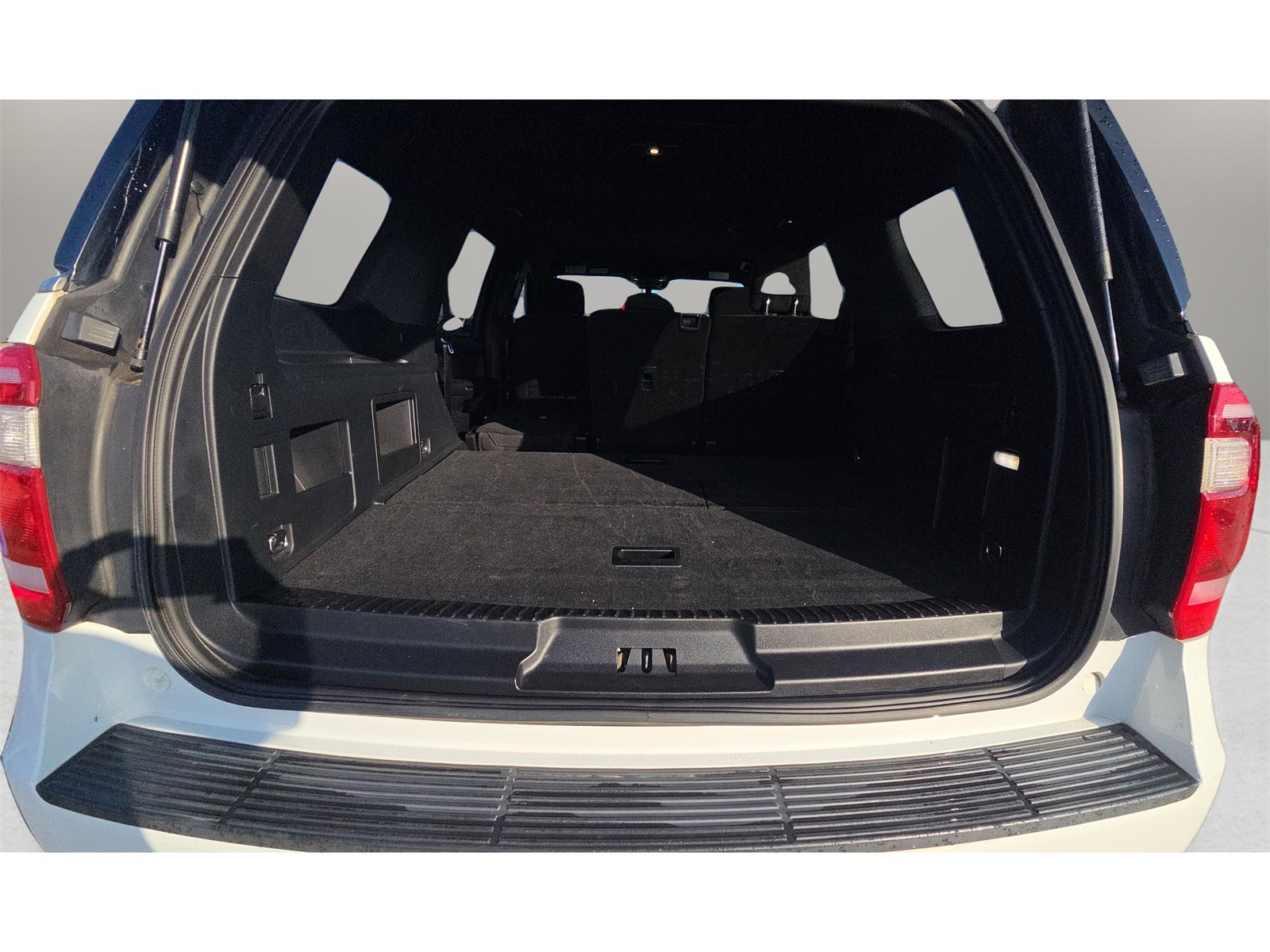 Used 2020 Ford Expedition XL image 16