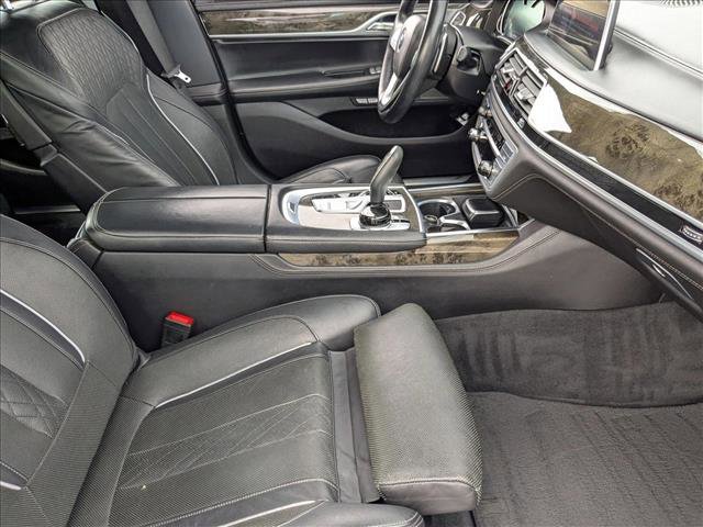 Used 2018 BMW 750i image 23