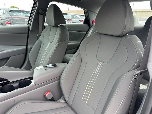 New 2026 Hyundai Elantra Hybrid FWD image 15