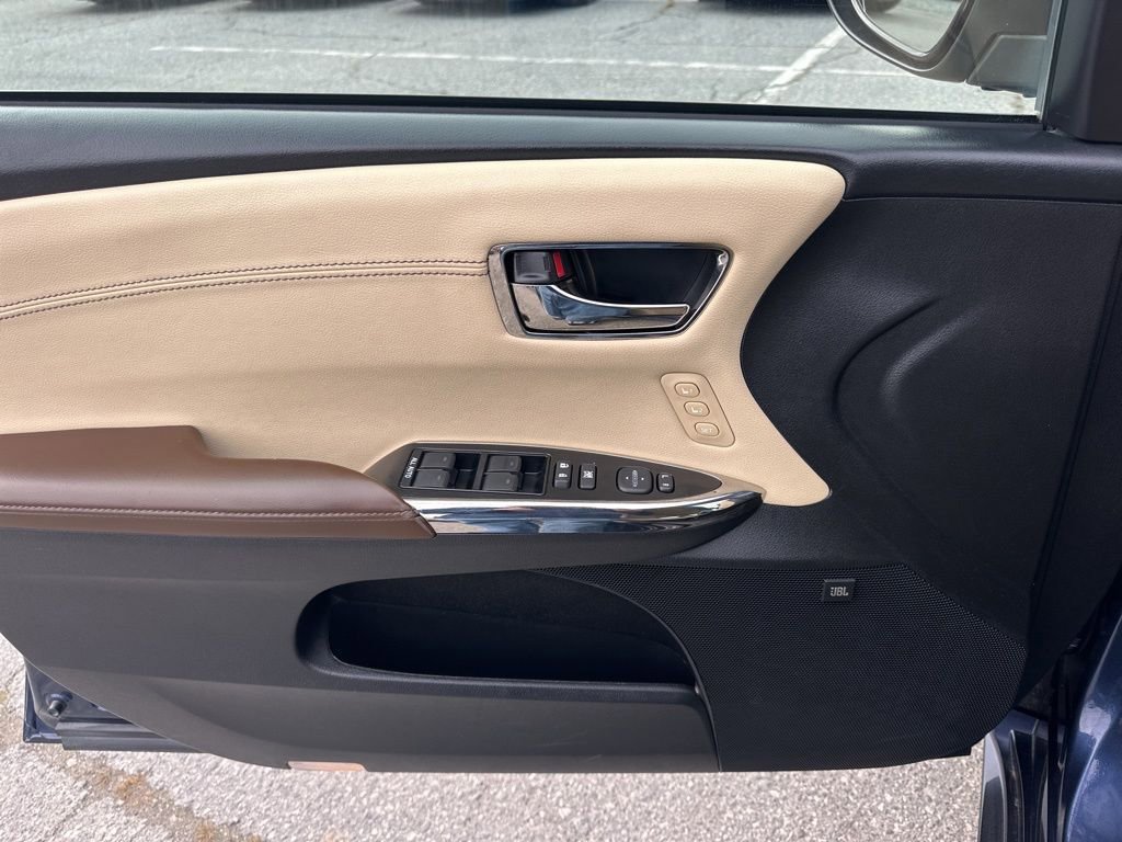 Used 2018 Toyota Avalon Limited w/ All Weather Liner Package image 27