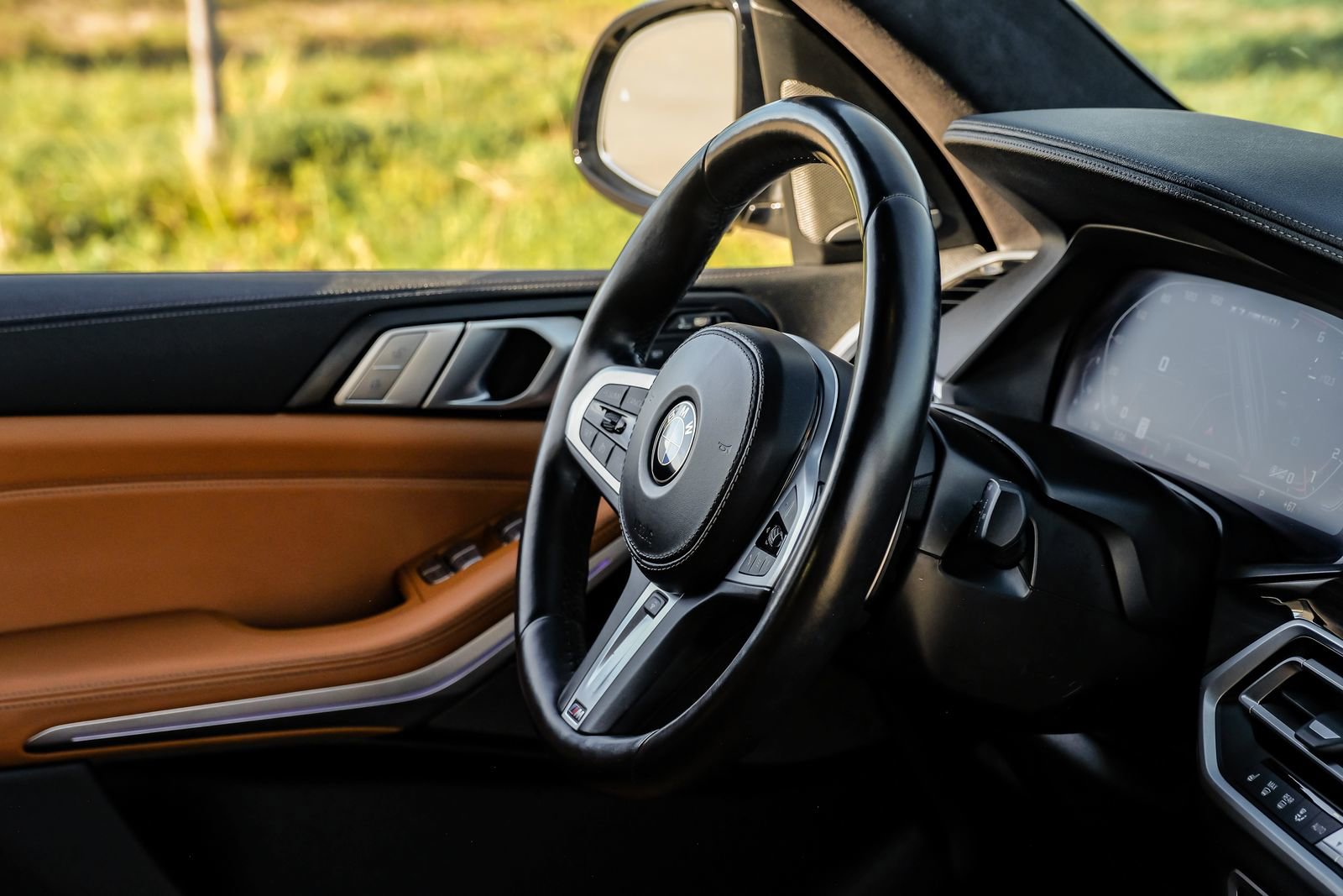 Used 2021 BMW X7 M50i w/ Executive Package image 15