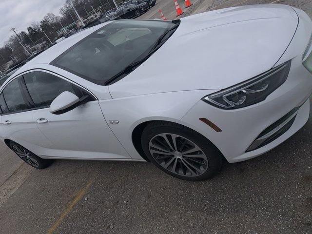 Used 2018 Buick Regal Essence w/ Driver Confidence Package #1 image 3