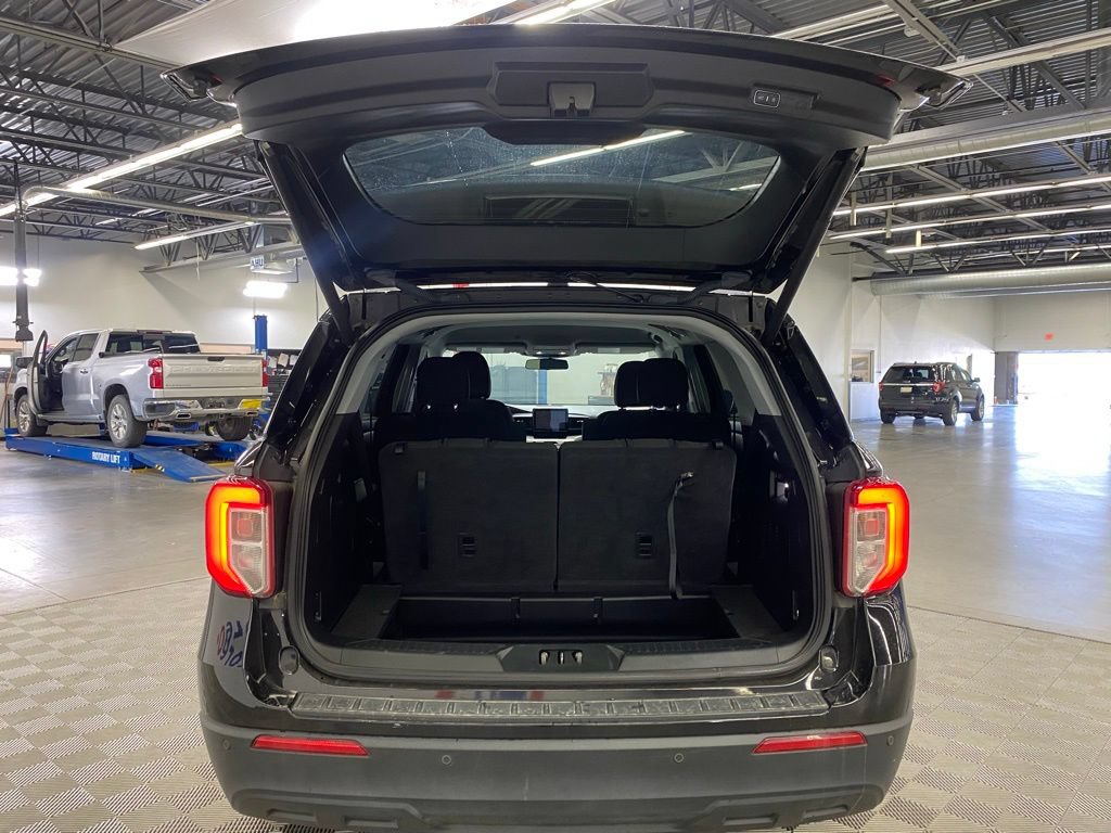 Used 2022 Ford Explorer XLT AWD/4WD image 6