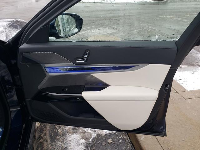 New 2026 BMW 740i xDrive w/ Premium Package image 18