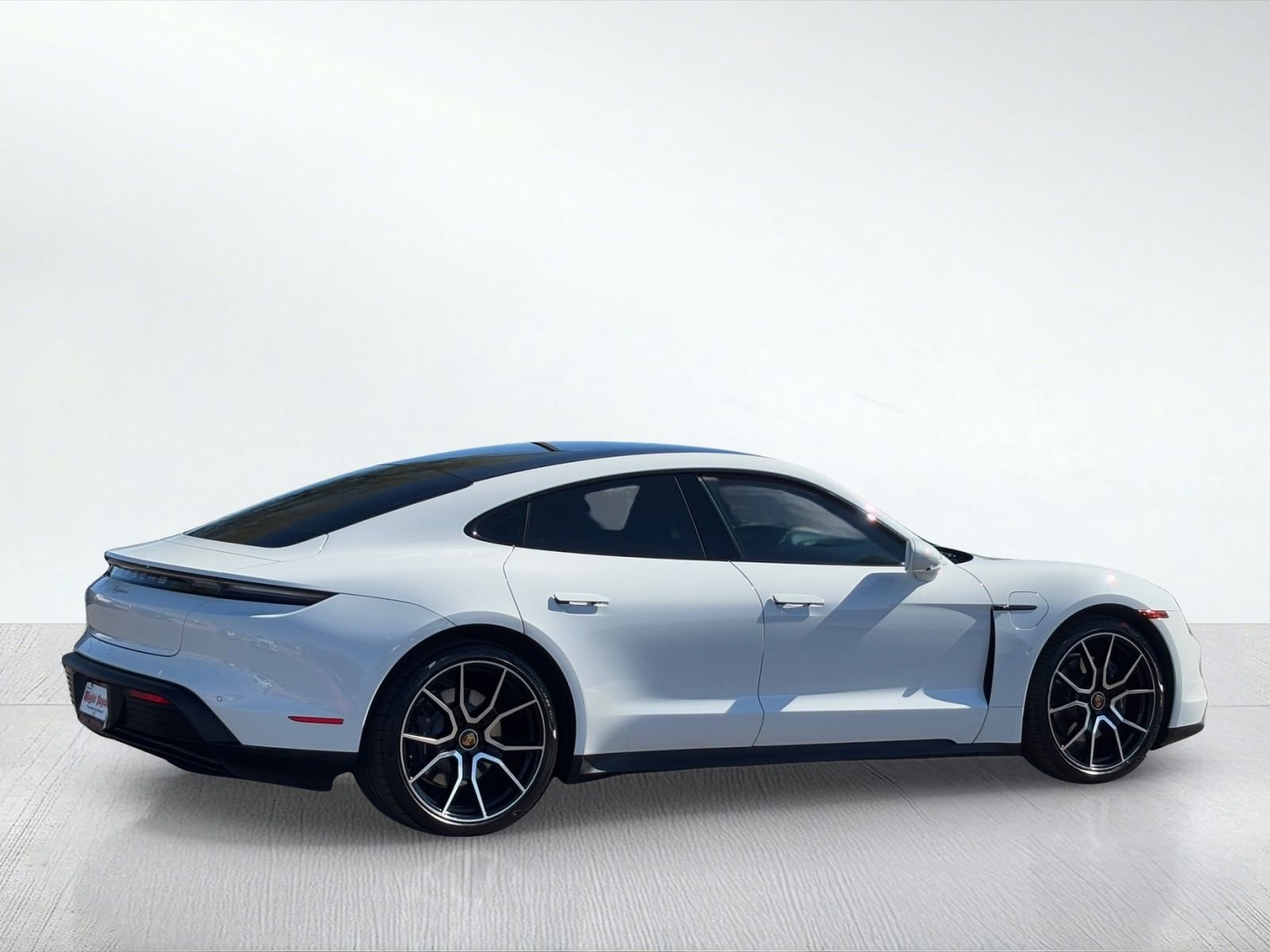 Used 2023 Porsche Taycan image 4